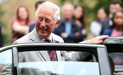 El príncipe Carlos durante una visita a Gales, este lunes. 
