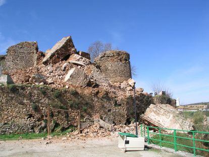 Derrumbe de la torre del Homenaje, el 10 de marzo de 2010.