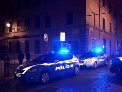 La policía italiana en el lugar del enfrentamiento.