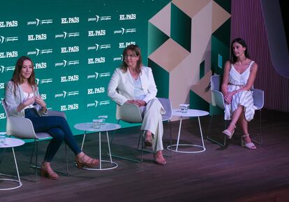 Desde la izquierda: Sandra Bernal, psicóloga y colaboradora de Hoy por Hoy de Cadena SER; María Fe Bravo, jefa de Psiquiatría, Psicología Clínica y Salud Mental del Hospital La Paz; y Graciela Rodríguez, psicóloga de la Asociación Vizcaína de Familiares y Personas con Enfermedad Mental