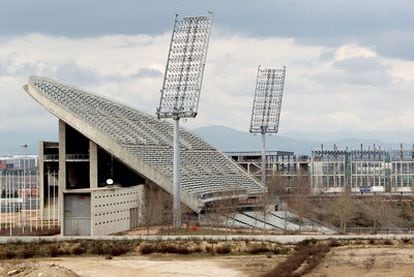 Estado del solar en San Blas donde se alza cada día más abandonado el Estadio Olímpico.