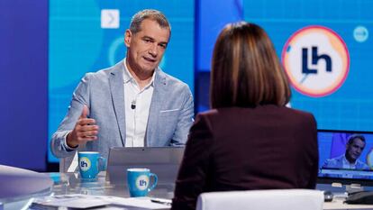 Toni Cantó en el programa 'La hora de La 1' junto a Mónica López.