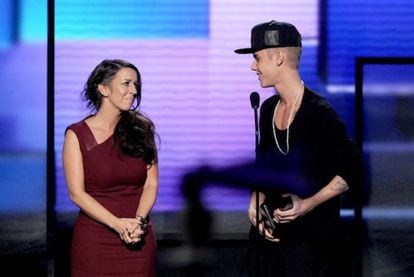 El cantante Justin Bieber junto a su madre Pattie Mallette.