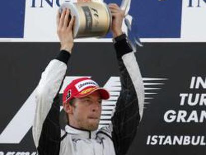 El campeón del Gran Premio de Turquí de Fórmula 1,  Jenson Button