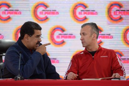 Tareck El Aissami, ministro de Petróleo de Venezuela, con Nicolás Maduro en una foto de archivo.
