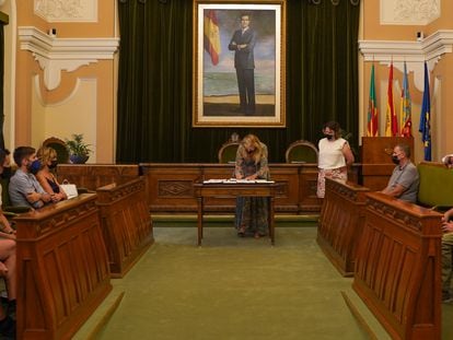 Firma del convenio en el Ayuntamiento de Castellón, presidido por Amparo Marco.