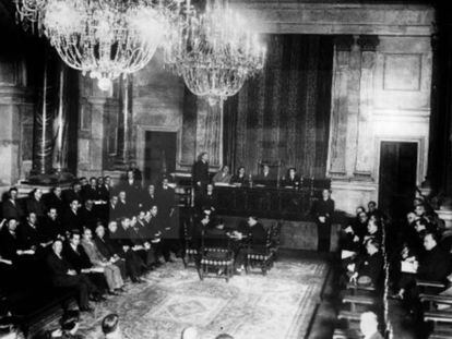 Pleno de la Mancomunidad de Catalu&ntilde;a hacia 1920.