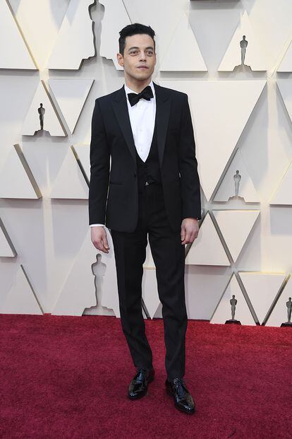 Rami Malek, que ganó el Oscar por su interpretación de Freddie Mercury en Bohemian Rhapsody, vistió esmoquin de Saint Laurent.