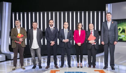 D'esquerra a dreta: Riera, Domènech, Torrent, Turull, Arrimadas, Iceta i Albiol.