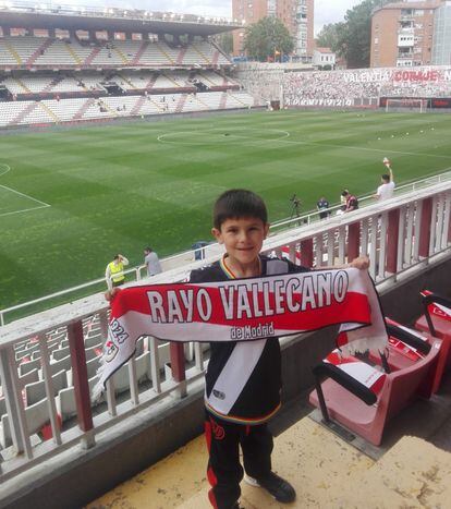 Manuel Rodríguez en una visita al estadio de Vallecas (Madrid) en 2019.