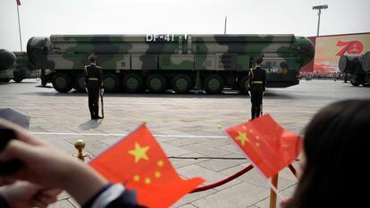 Un misil balístico intercontinental DF-41, en un desfile militar de las Fuerzas Armadas chinas, en 2019 en Pekín.