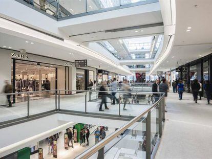 Interior del centre comercial La Fira de Reus.