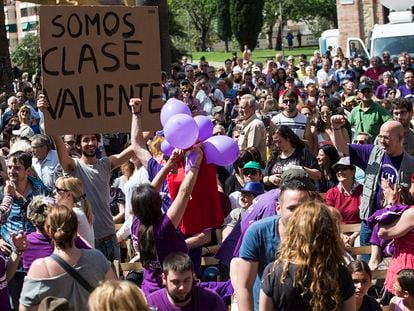 09/05/15 Ambiente mitin para las elecciones municipales, en la plaza mayor de nou barris, Barcelona con Pablo Iglesias de la formación politica Podemos y Ada Colau de Barcelona en Comu . 