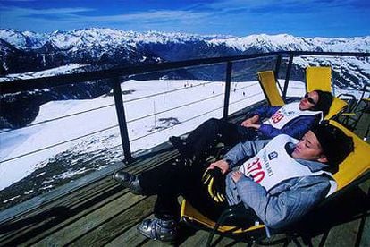 Tomando el sol en El Mirador, en la estación de Baqueira Beret, con 104 kilómetros de pistas.