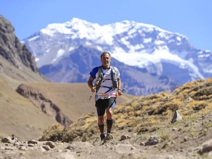 Juan Gabriel Gutierrez en febrero en Argentina con el Aconcagua al fondo.