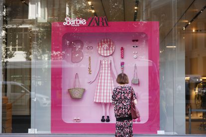 Escaparate de una tienda Zara con la colección de Barbie. 