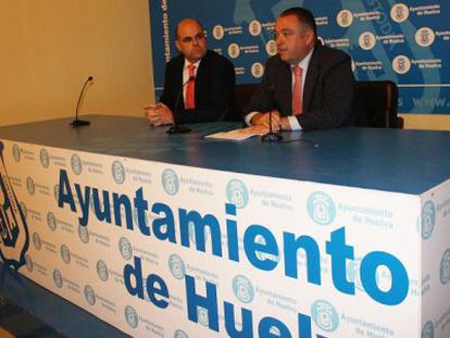 El teniente alcalde de Hacienda en Huelva, Juan Carlos Adame, y el de R&eacute;gimen Interior, Sa&uacute;l Fern&aacute;ndez.