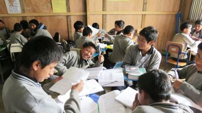 Escuela secundaria en una aldea de Guatemala.