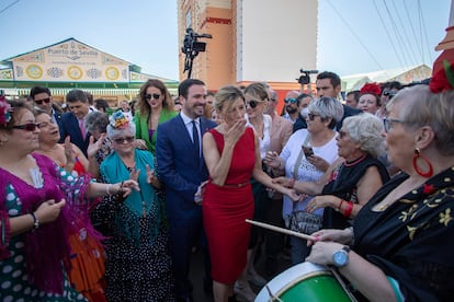 Yolanda Díaz, junto al ministro de Consumo, Alberto Garzón, el jueves pasado en la Feria de Sevilla.