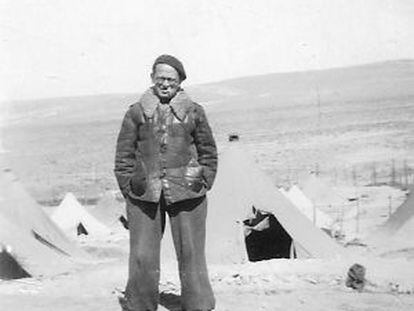 El escritor Max Aub en sus días en el campo Argelia.