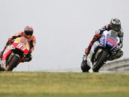 Lorenzo y Márquez durante la lluviosa carrera del gran premio de Aragón. 