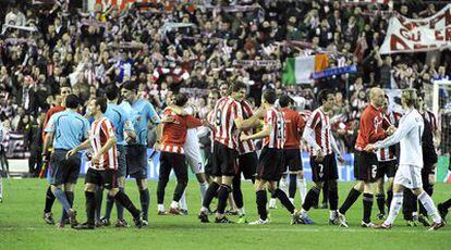Los jugadores del Athletic celebran la victoria sobre el Real Madrid