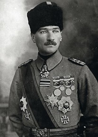 El padre de la República de Turquía tuvo un papel vital del lado otomano en la batalla.