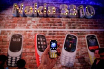 FILE PHOTO: A Nokia 3310 device is displayed after its presentation ceremony at the Mobile World Congress in Barcelona, Spain, February 26, 2017. REUTERS/Paul Hanna/File Photo