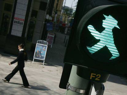 El Ampelmännchen, hombrecillo de los semáforos de Berlín.