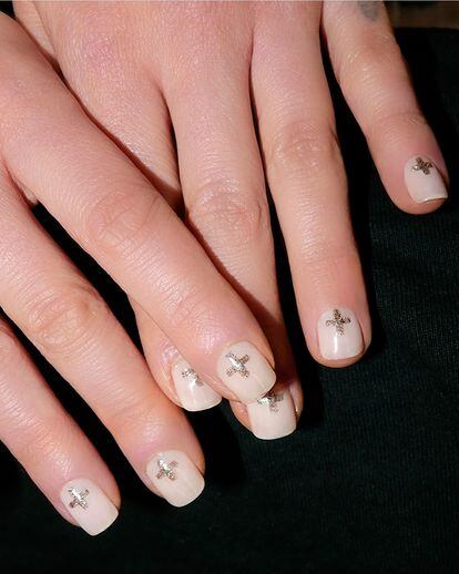 Las uñas de Emilia Clark en la pasada gala MET, por Alicia Torello.