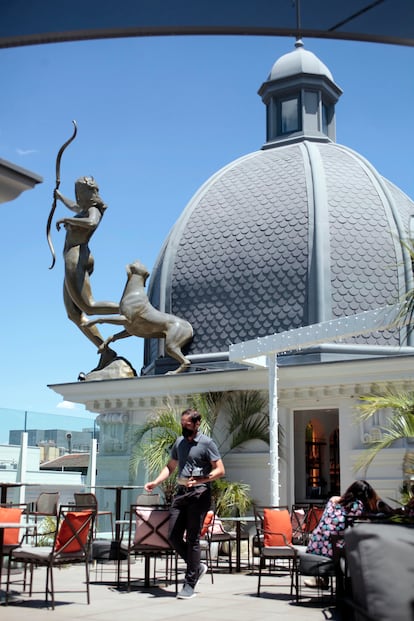 La terraza de El Jardín de Diana en donde se puede disfrutar del menú del día por 15 euros. A.A