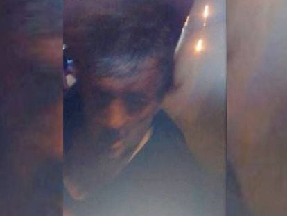 Imagen capturada con un móvil del detenido por la policía londinense.