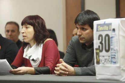 Un momento de la rueda de prensa que han ofrecido alcaldes de Bildu para denunciar la situación de los presos de ETA en Sevilla II.