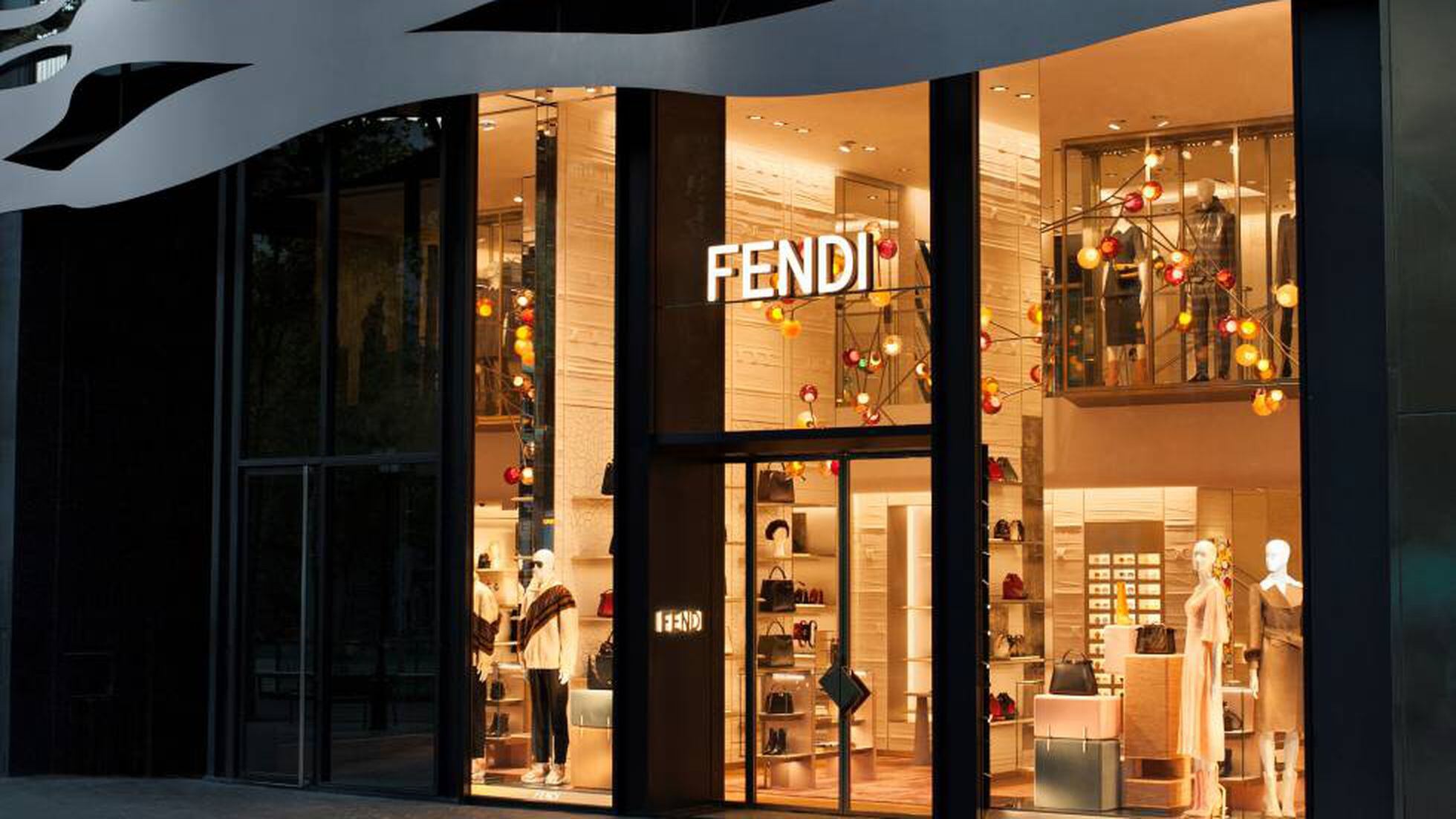 El muestrario: Fendi abre su primera tienda en España y Kaia Gerber es  imagen de YSL, Estilo