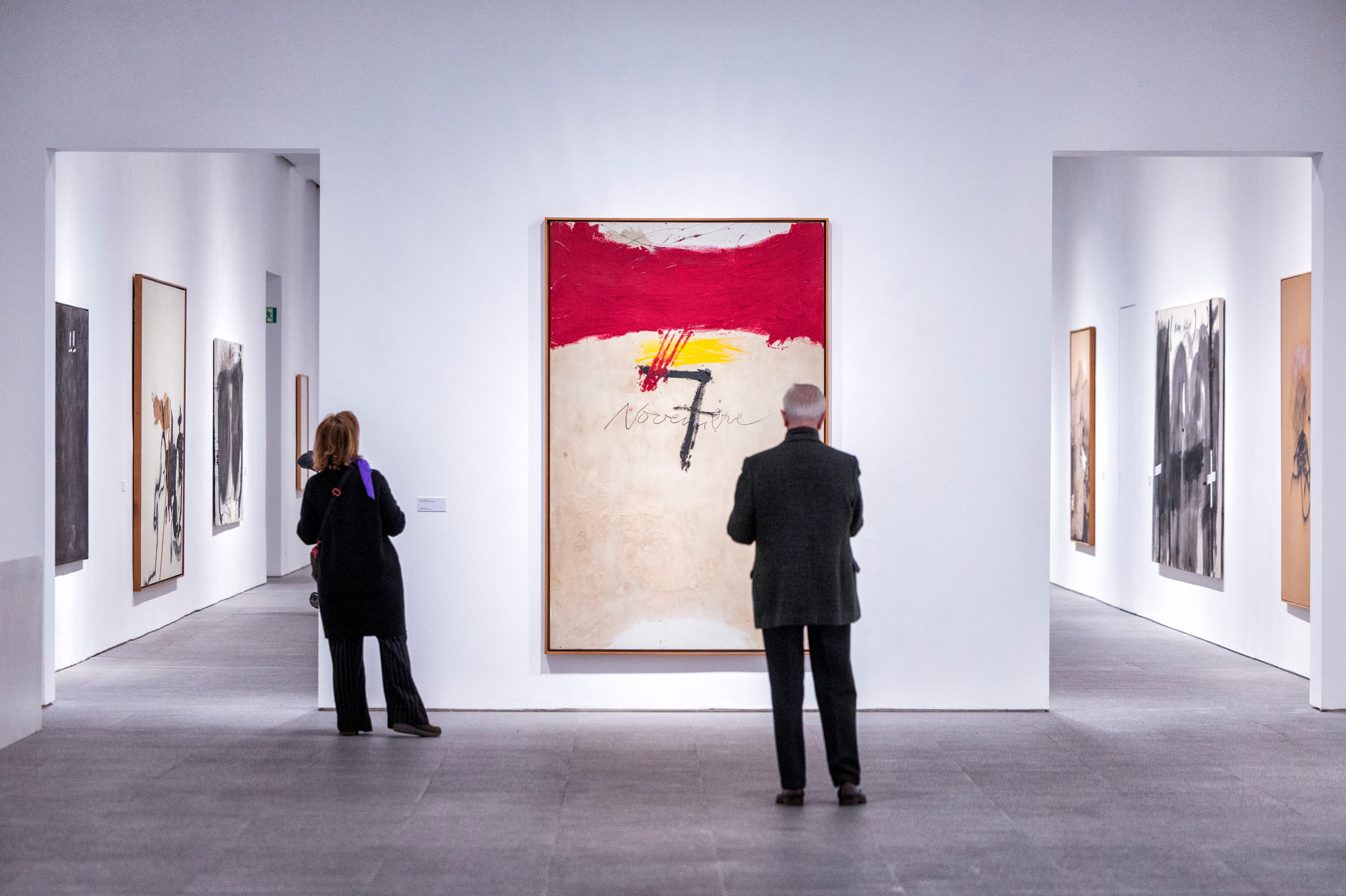 Antoni Tàpies al completo: una gran antológica celebra el centenario de su nacimiento