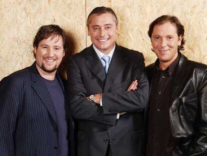 De izquierda a derecha, Carlos Latre, Michael Robinson y Paco González.