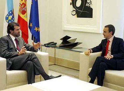 Anxo Quintana y José Luis Rodríguez Zapatero, ayer, en el despacho del presidente del Gobierno en el palacio de la Moncloa.