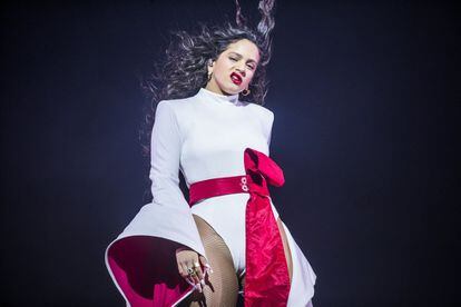 Rosalía, en su concierto en el WiZink Center de Madrid, el 10 de diciembre.