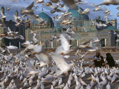 La Mezquita Azul, en el centro de Mazar-i-Sharif, una ciudad clave durante la guerra ruso-afgana (1978-1992) y durante la invasi&oacute;n liderada por Estados Unidos en 2001.&nbsp;
