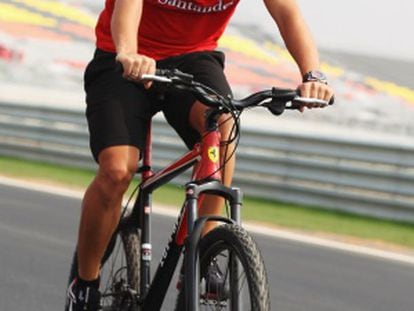 Fernando Alonso, en bicicleta