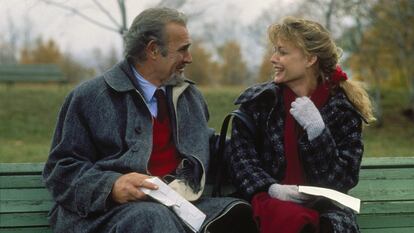 Sean Connery y Michelle Pfeiffer, en una escena de 'La Casa Rusia' (1990).