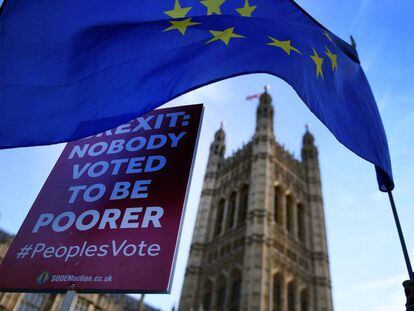 Manifestantes a favor de la Unión Europea (UE), ante Westminster (Londres). 