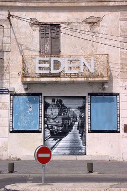 Fachada del Teatro Eden, antes de su restauración.