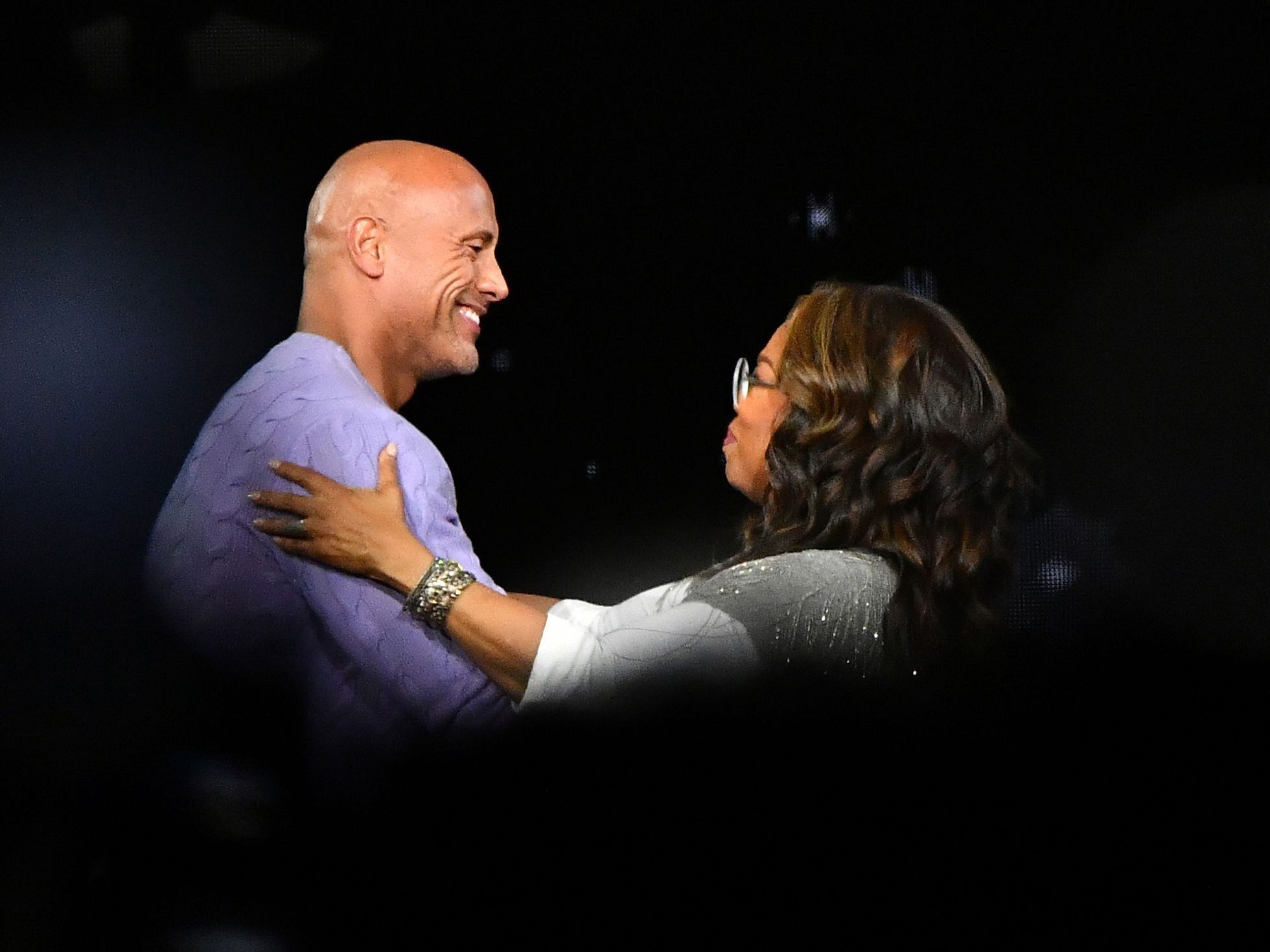 Oprah Winfrey y Dwayne Johnson 'La Roca' crean un fondo para los hawaianos  y aportan 10 millones de dólares, Gente