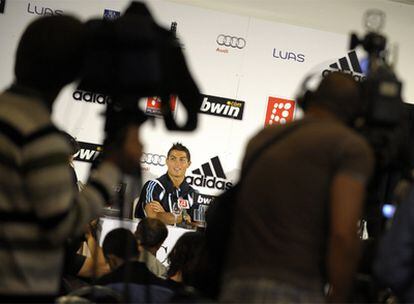 Cristiano Ronaldo, ayer durante su rueda de prensa en Maynooth.