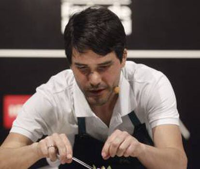 El joven chef peruano Virgilio Martínez durante la tercera jornada de la XII Cumbre Internacional de Gastronomía "Madrid Fusión".