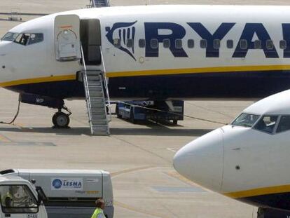 Varios aviones de la aerol&iacute;nea irlandesa de bajo coste Ryanair.