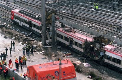 Los equipos judiciales afirmaron el mismo día de los ataques que los terroristas pretendían hacer coincidir la explosión de los artefactos colocados en dos trenes a su llegada a Atocha, lo que podría haber provocado la voladura del recinto.