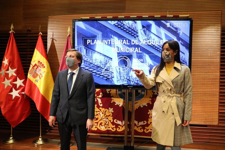 El alcalde de Madrid, José Luis Martínez-Almeida, y la vicealcaldesa, Begoña Villacís, durante la presentación del plan, el pasado lunes en Madrid.
