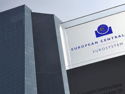 Vista del logotipo del Banco Central Europeo (BCE) en su sede de Fráncfort.